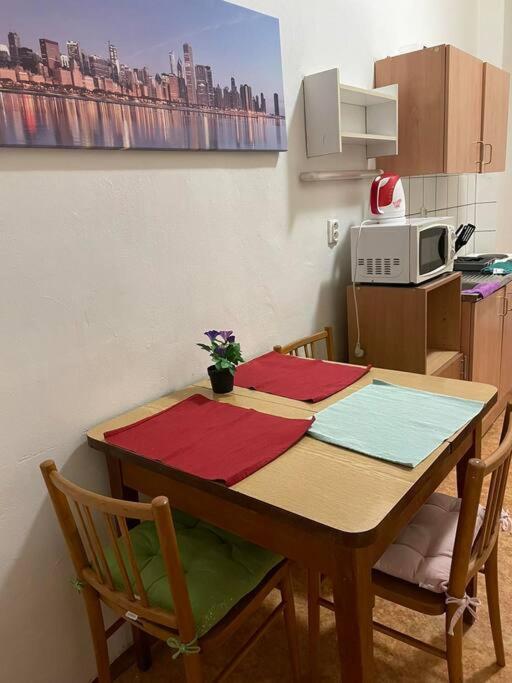 Near Main Railway And Bus Station Apartman Brünn  Kültér fotó